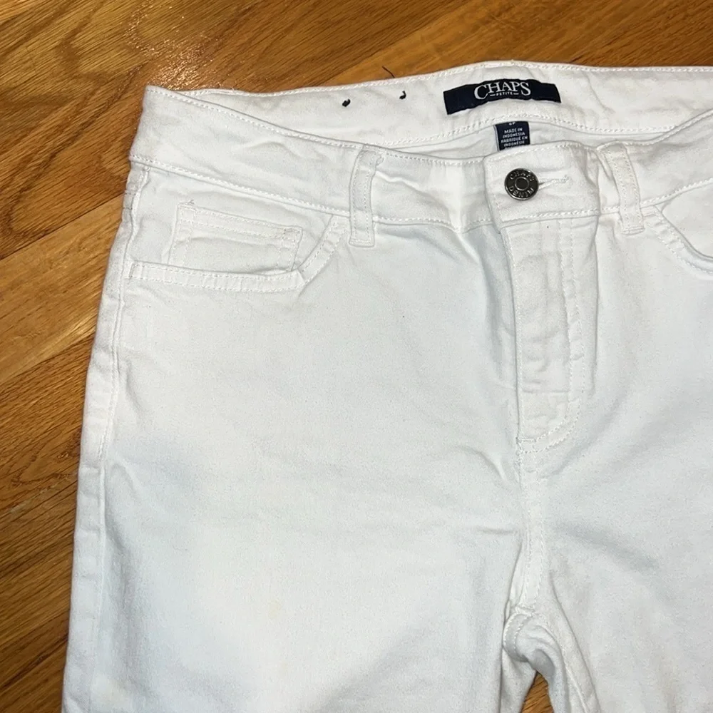 Women’s White Chaps Capri Pants in Petite
